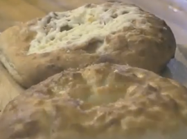 מיקי שמו בסרטון הדרכה להכנת לחם מרוקאי עם מוצרלה מתכון מנצח!
