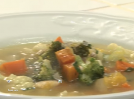 מתכון חמים וטעים של השף יוסי שטרית למרק ירקות וגריסים